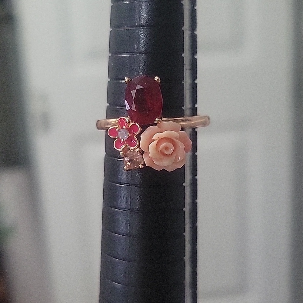 Elegant Sz7.5 Floral pink, red Gemstone Ring